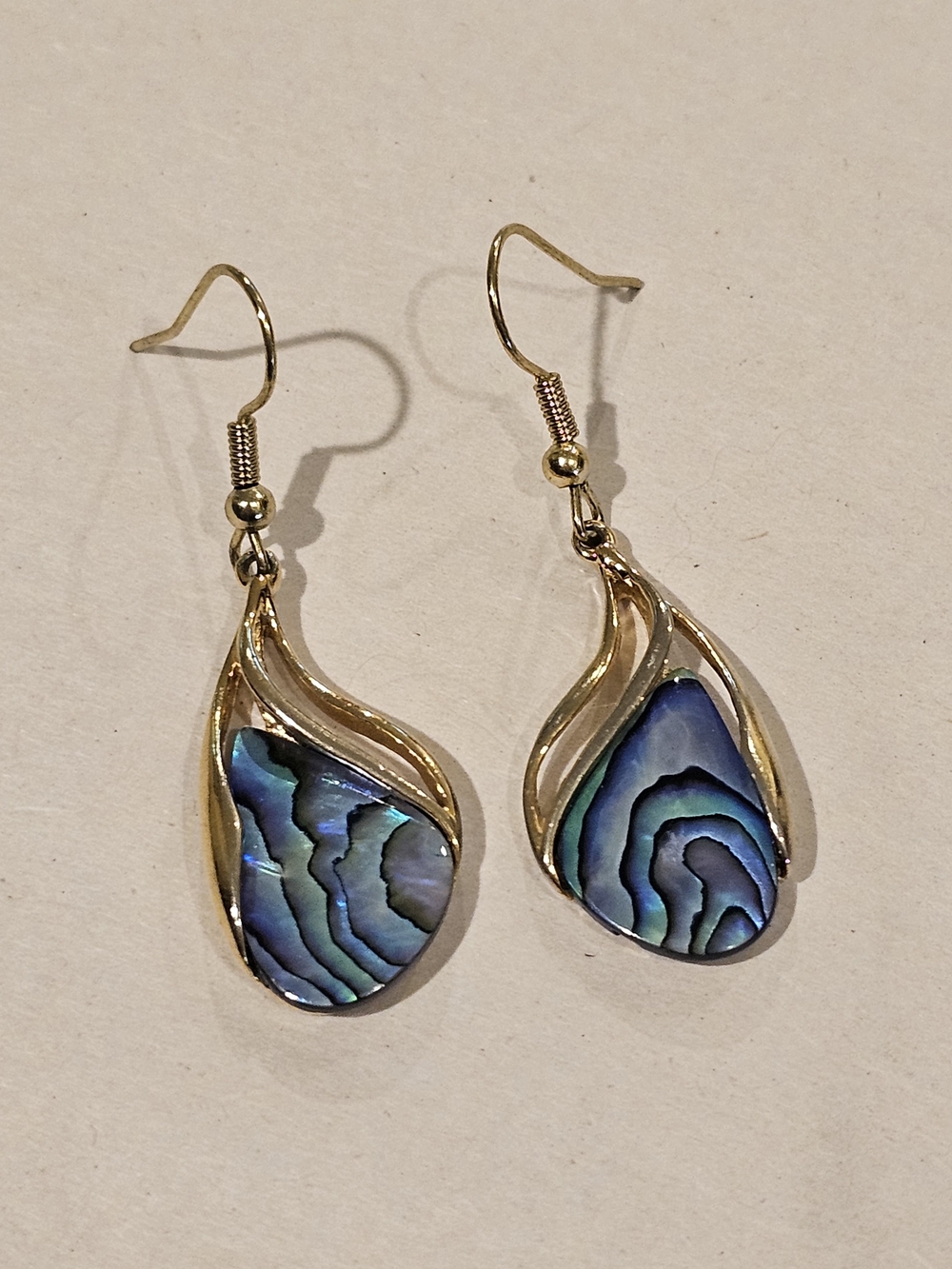 Vintage Ariki New Zealand Genuine Paua Shell "Swoosh" Drop Earrings – 22k Gold